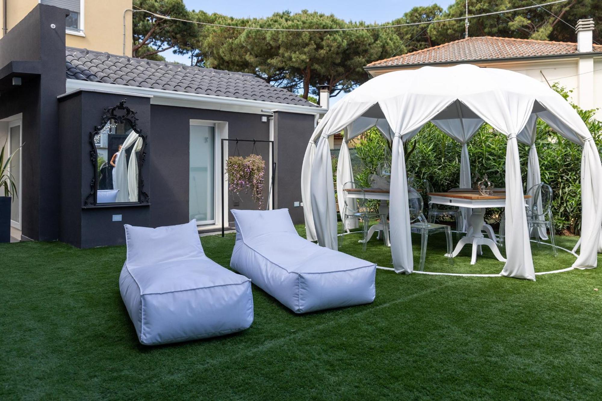 צ'סנטיקו Villa Monti Suites&Aparts מראה חיצוני תמונה