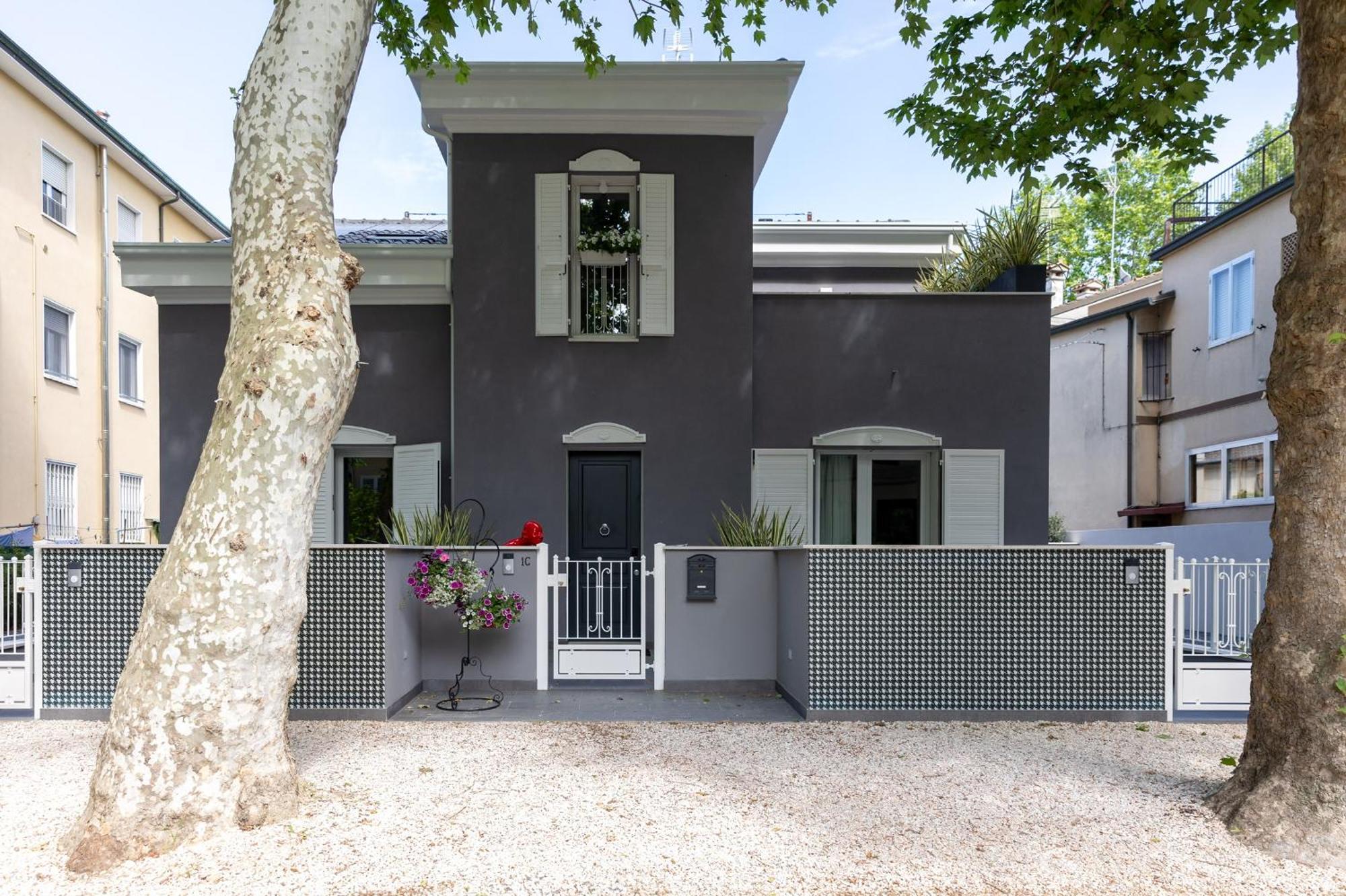 צ'סנטיקו Villa Monti Suites&Aparts מראה חיצוני תמונה