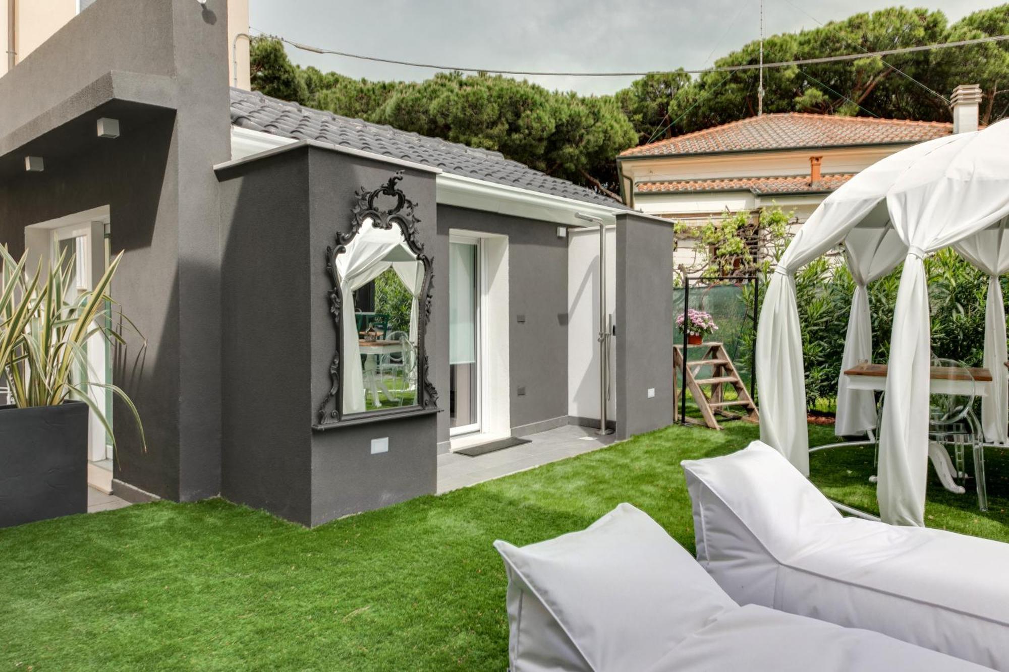 צ'סנטיקו Villa Monti Suites&Aparts מראה חיצוני תמונה