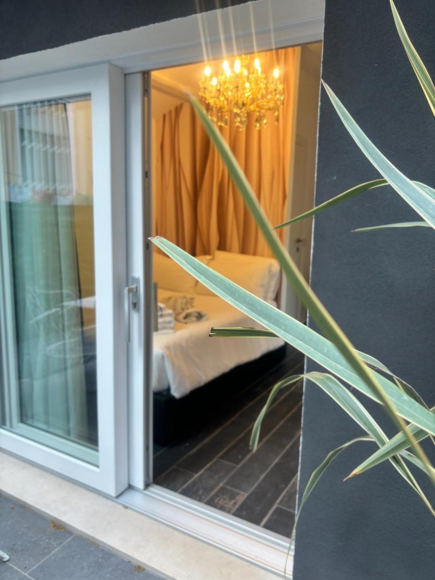 צ'סנטיקו Villa Monti Suites&Aparts מראה חיצוני תמונה