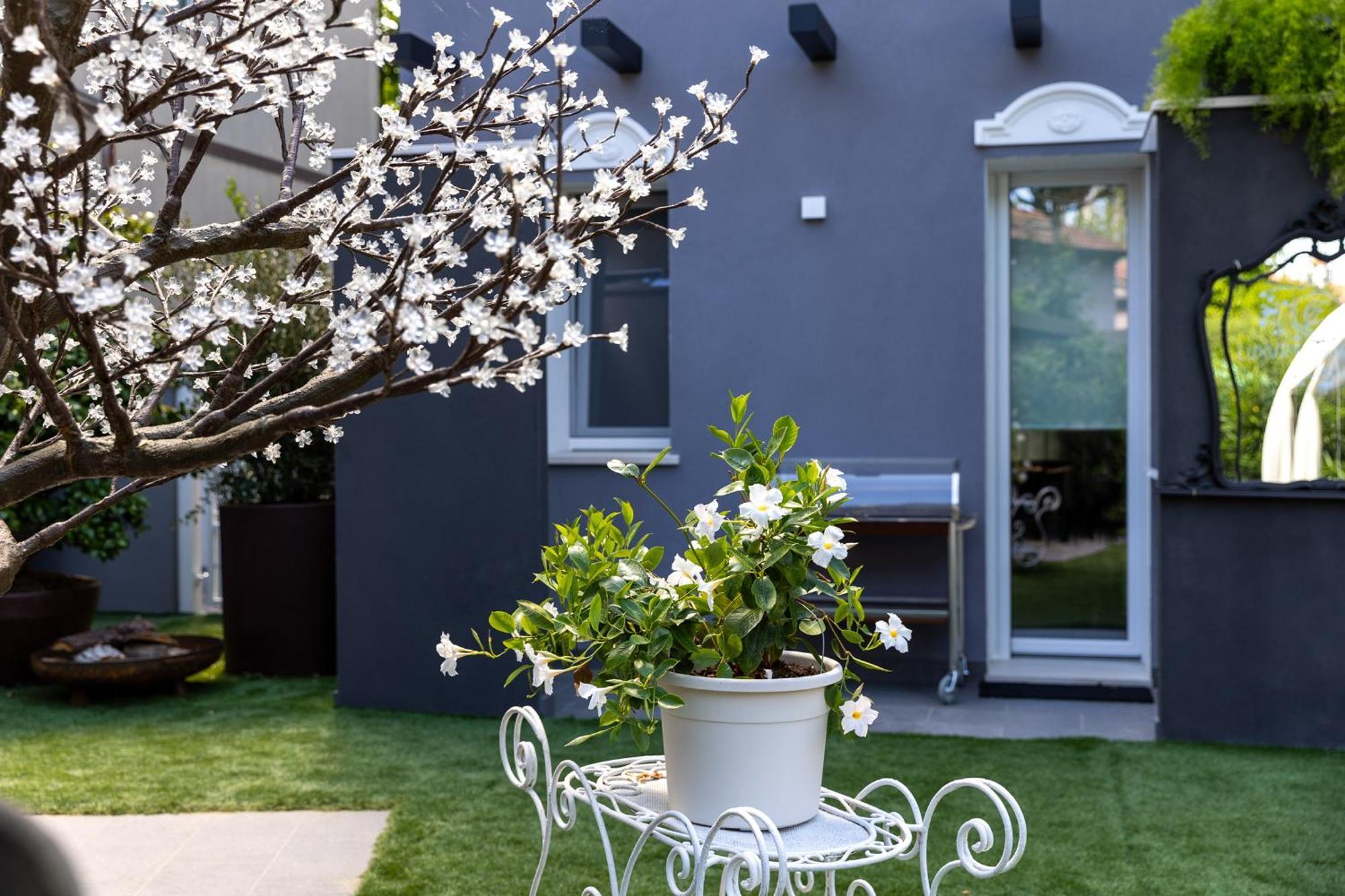 צ'סנטיקו Villa Monti Suites&Aparts מראה חיצוני תמונה