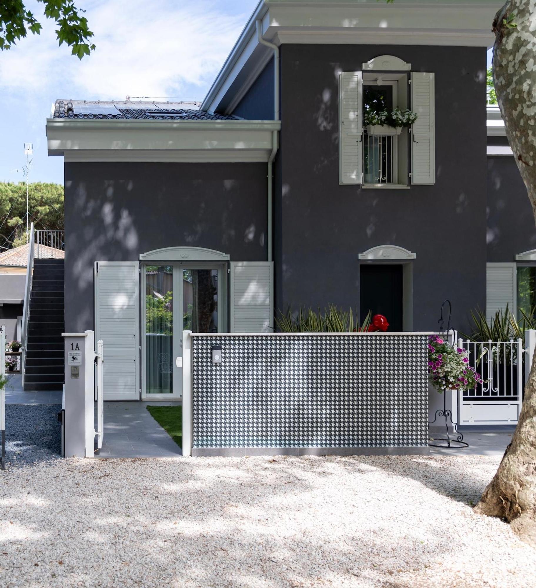 צ'סנטיקו Villa Monti Suites&Aparts מראה חיצוני תמונה