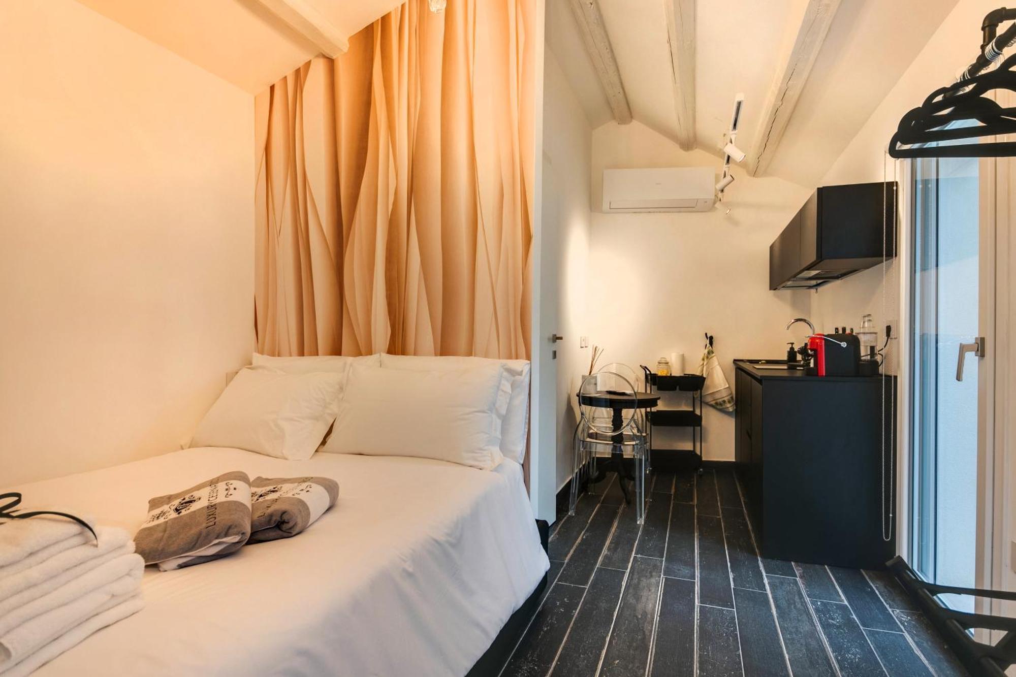 צ'סנטיקו Villa Monti Suites&Aparts מראה חיצוני תמונה